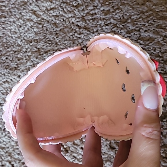 Strawberry keychain case Strawberry keychain case Strawberry keychain case Straw - Picture 12 of 12